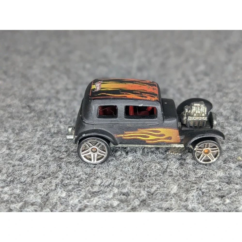 Vintage 1968 Mattel Hot Wheels '32 Ford Vicky Black With Flame Paint Job READ‎